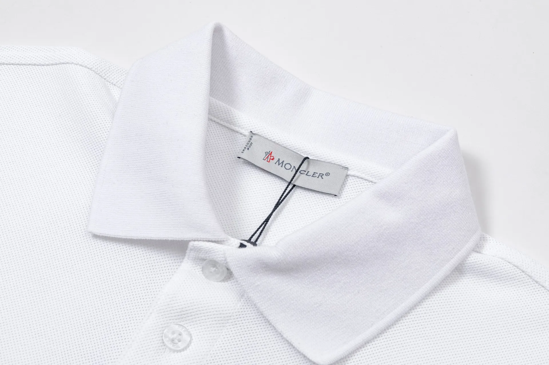 Moncler POLO Polo Polo Classic ， 。 Polo ， Classic 。Classic ， 。 。 ：Black White Size：MLXLXXL